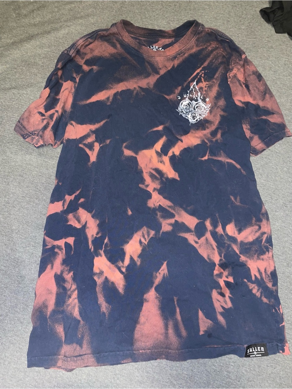 Men’s sullen navy and pink Tie-Dye Graphic roses T-Shirt size medium